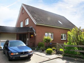 Voiture, Bâtiment, Plante, Véhicule, Nuage, Ciel, Propriété, Fenêtre