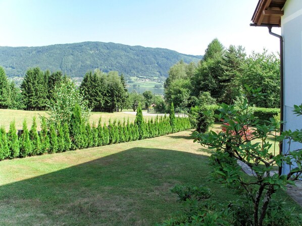 Himmel, Pflanze, Eigentum, Pflanzengemeinschaft, Grün, Natürliche Landschaft, Baum, Grundstueck, Schatten, Berg