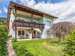 Wolke, Pflanze, Himmel, Gebäude, Eigentum, Fenster, Haus, Grundstueck, Gras, Hütte