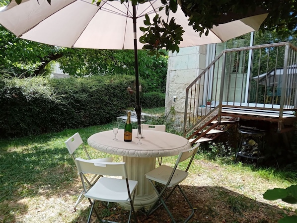 Plant, Furniture, Property, Table, Light, Umbrella, Chair, Shade, Building, Outdoor Furniture