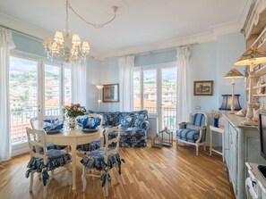 Möbel, Tabelle, Stuhl, Blau, Fenster, Holz, Couch, Interior Design, Wohnzimmer, Fussboden