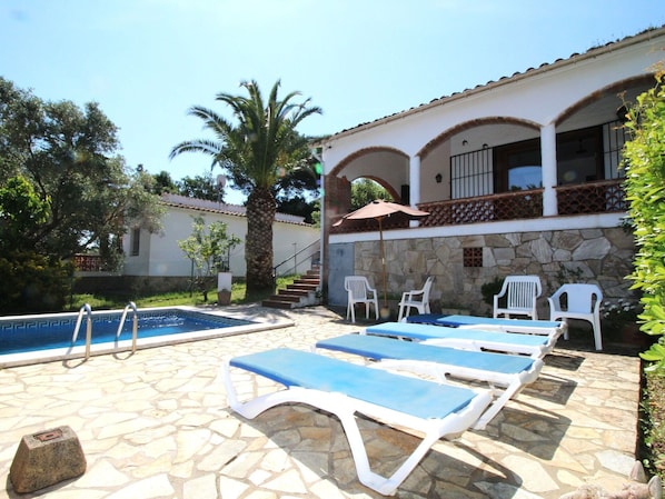 Resort, Swimming Pool, Outdoor Furniture, Hacienda, Eco Hotel, Shade, Villa, Hotel, Flagstone