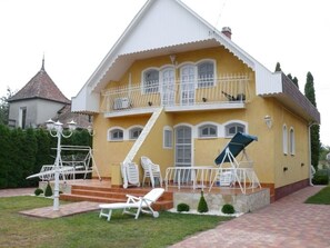 Plante, Ciel, Propriété, Fenêtre, Bâtiment, Porche, Lot Terre, Mobilier De Jardin, Herbe, Parapluie