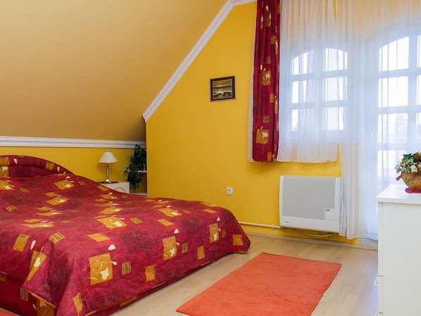 Meubles, Propriété, Confort, Fenêtre, Bois, Plante, Orange, Bâtiment, Textile, Design Intérieur