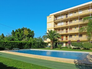 Plante, Bâtiment, Ciel, Propriété, Jour, L'Eau, Fenêtre, Bleu Azur, Arbre, Architecture