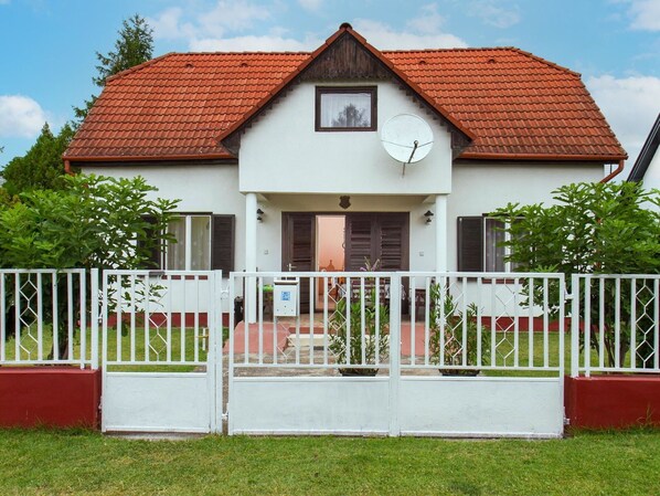 Plant, Sky, Property, Cloud, Window, Building, House, Door, Fence, Land Lot