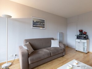 Couch, Property, Furniture, Picture Frame, Comfort, Wood, Living Room, Lighting, Interior Design, Studio Couch