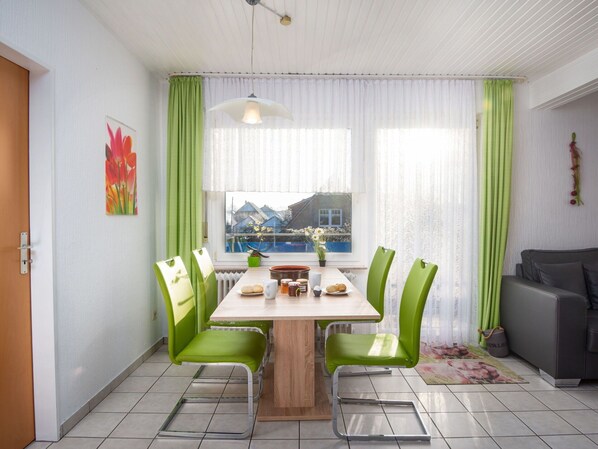 Furniture, Table, Property, Building, Green, Wood, Chair, Curtain, Textile, Interior Design