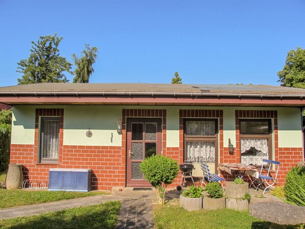 Plant, Sky, Building, Property, Window, Door, Tree, House, Land Lot, Shade