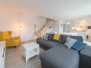 Meubles, Canapé, Propriété, Confort, Bâtiment, Bleu Azur, Salon, Design Intérieur, Sol, Oreiller