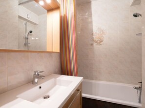 Marron, Miroir, Robinet, Évier, Propriété, Luminaire Plomberie, Lavabo, Salle De Bains, Design Intérieur