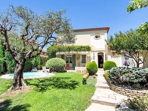 Zone Résidentielle, Arbuste, Maison, Jardin, Domicile, Biens, Pelouse, Aménagement Paysager, Hacienda