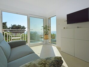 Property, Room, Interior Design, Furniture, House, Building, Architecture, Real Estate, Home, Floor