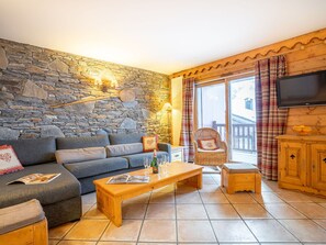 Möbel, Cabinetry, Eigentum, Couch, Interior Design, Holz, Tabelle, Beleuchtung, Wohnzimmer, Bilderrahmen