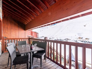 Eigentum, Tabelle, Holz, Stuhl, Interior Design, Holzbeize, Veranda, Hartholz, Zaun, Grundeigentum