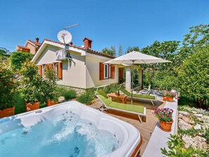 L'Eau, Plante, Bâtiment, Ciel, Propriété, Maison, Piscine, Mobilier De Jardin, Arbre, Loisir
