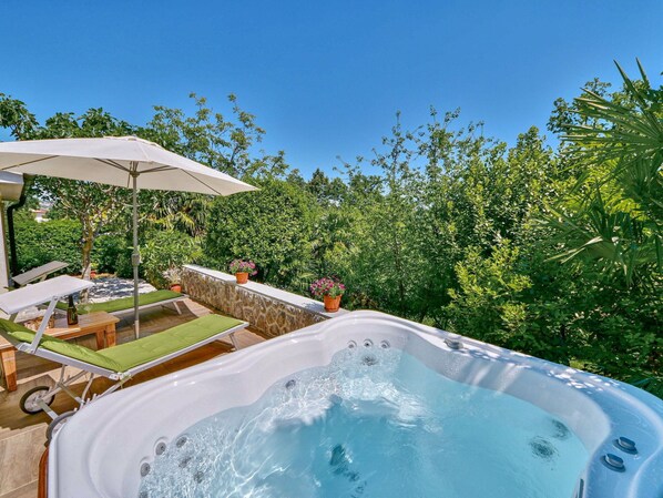 L'Eau, Ciel, Plante, Piscine, Bâtiment, Parapluie, Loisir, Mobilier De Jardin, Rectangle