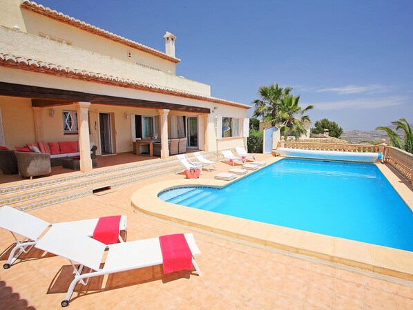 Ciel, Propriété, L'Eau, Bâtiment, Piscine, Ombre, Plante, Maison, Arbre, Bois