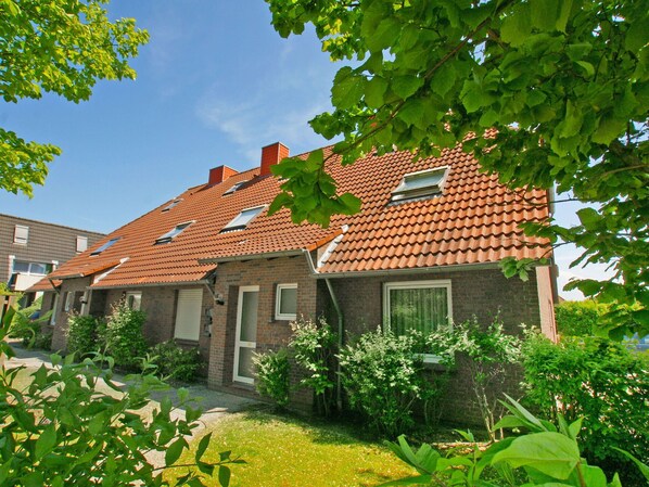 Pflanze, Gebäude, Himmel, Eigentum, Fenster, Grün, Natur, Haus, Natürliche Landschaft, Baum