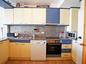 Comptoir, Cabinetry, Robinet, Evier, Propriété, Évier, Meubles, Cuisinière, Appareil De Cuisine, Bâtiment