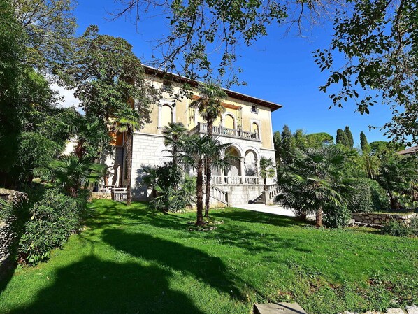 Plante, Ciel, Bâtiment, Propriété, Fenêtre, Arbre, Paysage Naturel, Maison, Lot Terre, Herbe