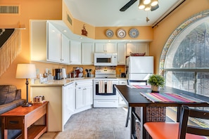 Kitchen | Single-Story Home | Central Air Conditioning/Heat | Free WiFi