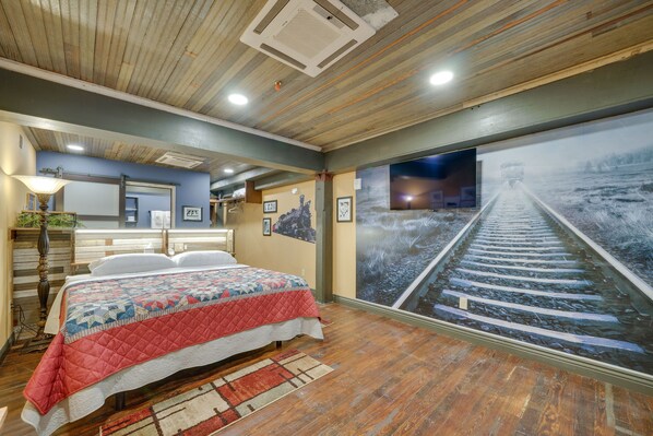 Texarkana Vacation Rental | Studio | 1BA | 370 Sq Ft | Step-Free Access