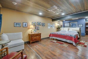 Studio | King Bed | Smart TV