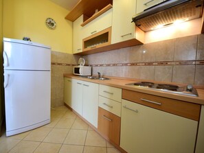 Cabinetry, Building, Property, Tap, Countertop, Sink, Drawer, Kitchen, Kitchen Stove, Wood