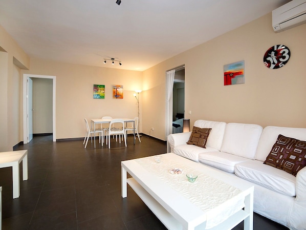 Tabelle, Möbel, Eigentum, Komfort, Interior Design, Holz, Haus, Fussboden, Flooring, Tür
