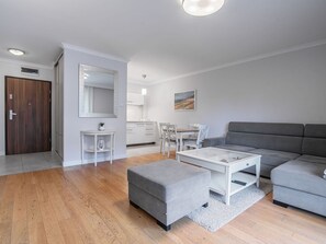 Meubles, Sol, Sol, Design Intérieur, Canapé, Pièce, Salon, Parquet, Plafond, Table