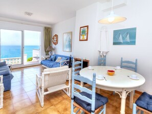 Tabelle, Möbel, Blau, Azurblau, Holz, Interior Design, Fussboden, Flooring, Wand, Wohnzimmer