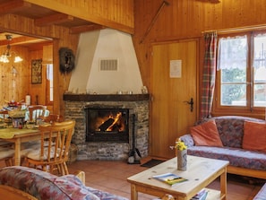 Wood, Furniture, Interior Design, Ceiling, Room, Flooring, Floor, Living Room, Hardwood, Cottage
