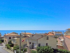 Ciel, L'Eau, Plante, Bâtiment, Jour, Bleu Azur, Éclairage Public, Fenêtre, Maison, Horizon