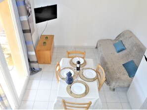 Interior Design, Komfort, Couch, Gebäude, Holz, Studio Couch, Flooring, Fussboden, Haus, Wohnzimmer