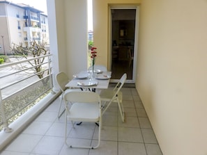 Table, Plant, Furniture, Building, Chair, Window, Flowerpot, Houseplant, Interior Design, Floor