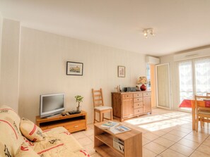 Table, Furniture, Picture Frame, Couch, Television, Houseplant, Window Blind, Plant, Living Room, Interior Design