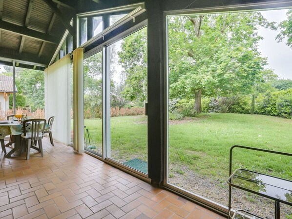 Property, Plant, Building, Table, Interior Design, Tree, Architecture, Shade, Wood, Floor