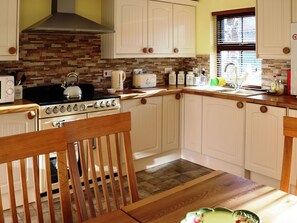 Cabinetry, Countertop, Property, Furniture, Window, Wood, Kitchen, Kitchen Appliance, Interior Design, Chair