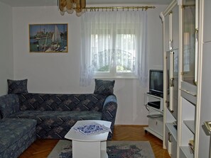Canapé, Propriété, Meubles, Cadre, Fenêtre, Table, Confort, Salon, Bois, Design Intérieur