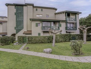 Plante, Ciel, Bâtiment, Fenêtre, Nuage, Maison, Lot Terre, Arbre, Herbe, Design Urbain