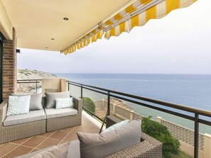 Eigentum, Möbel, Wasser, Himmel, Gebäude, Couch, Schatten, Die Architektur, Interior Design, Gartenmöbel