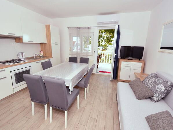 Möbel, Eigentum, Bilderrahmen, Azurblau, Holz, Beleuchtung, Interior Design, Komfort, Fussboden, Flooring