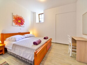 Holz, Fussboden, Flooring, Schlafzimmer, Bett, Interior Design, Decke, Zimmer, Bettrahmen, Bettdecke