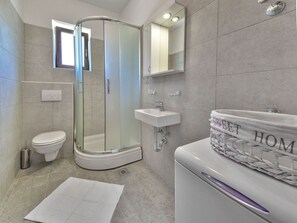 Flooring, Floor, Interior Design, Plumbing Fixture, Bathroom, Room, Ceiling, Tap, Plumbing, Sink