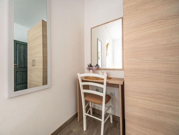 Gebäude, Bilderrahmen, Holz, Stuhl, Spiegel, Haus, Flooring, Fussboden, Tabelle, Hartholz