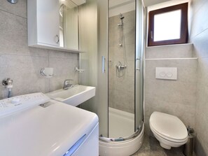 Badezimmer, Armatur, Flooring, Interior Design, Fussboden, Bad Sink, Sinken, Zapfhahn, Installation, Zimmer