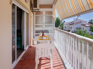 Eigentum, Gebäude, Holz, Interior Design, Pflanze, Veranda, Schatten, Flooring, Hartholz, Baum