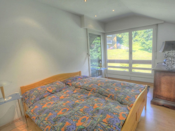 Eigentum, Möbel, Fenster, Komfort, Gebäude, Bettrahmen, Holz, Haus, Schatten