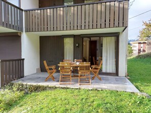 Plante, Bâtiment, Table, Bois, Chaise, Ombre, Design Intérieur, Lot Terre, Herbe, Fenêtre